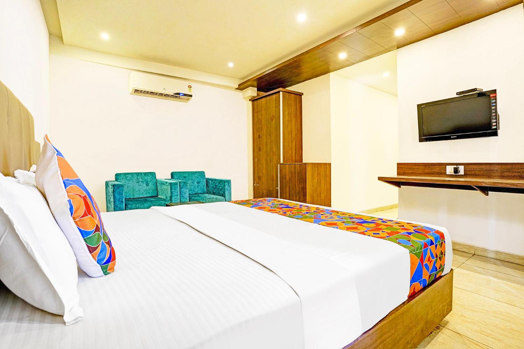 Fabhotel Prime Sky Light Vadodara Exterior photo